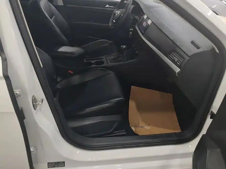 2022 Volkswagen Lavida 1.5L Automatic Fashion Edition — миниатюра 8