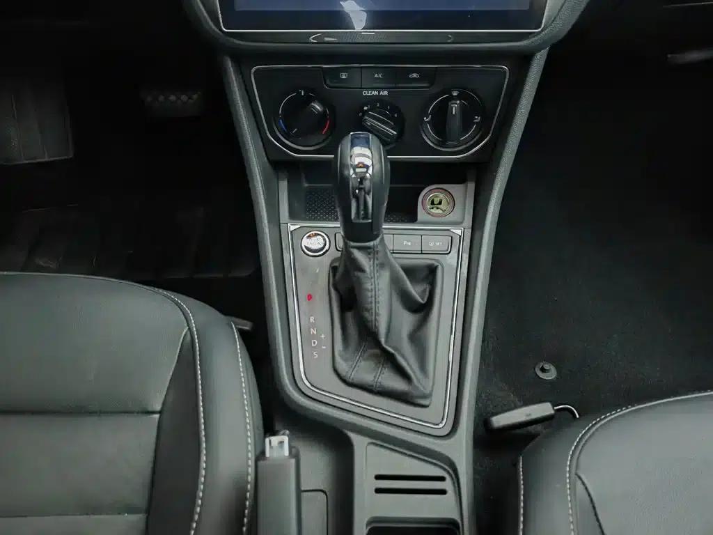 2017 Volkswagen Lavida 1.6L Automatic Comfort Edition — миниатюра 13