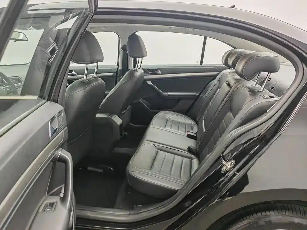 2017 Volkswagen Lavida 1.6L Automatic Comfort Edition — миниатюра 15