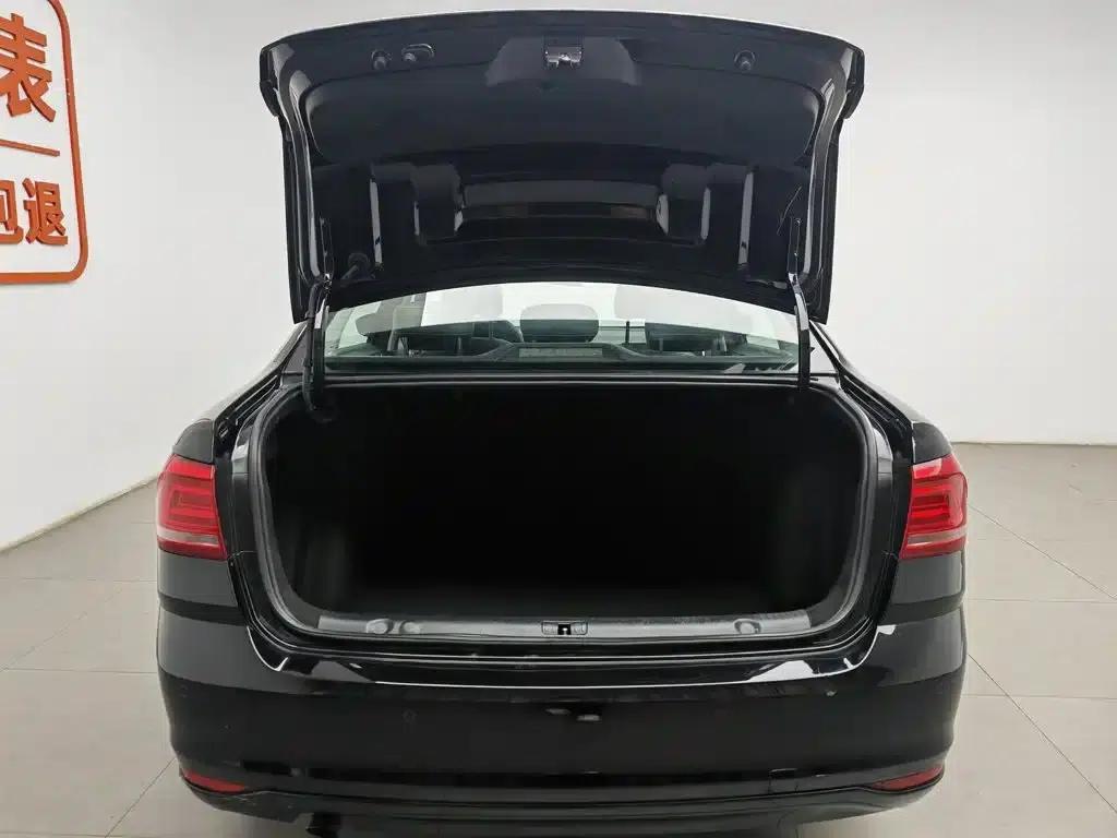 2017 Volkswagen Lavida 1.6L Automatic Comfort Edition — миниатюра 16