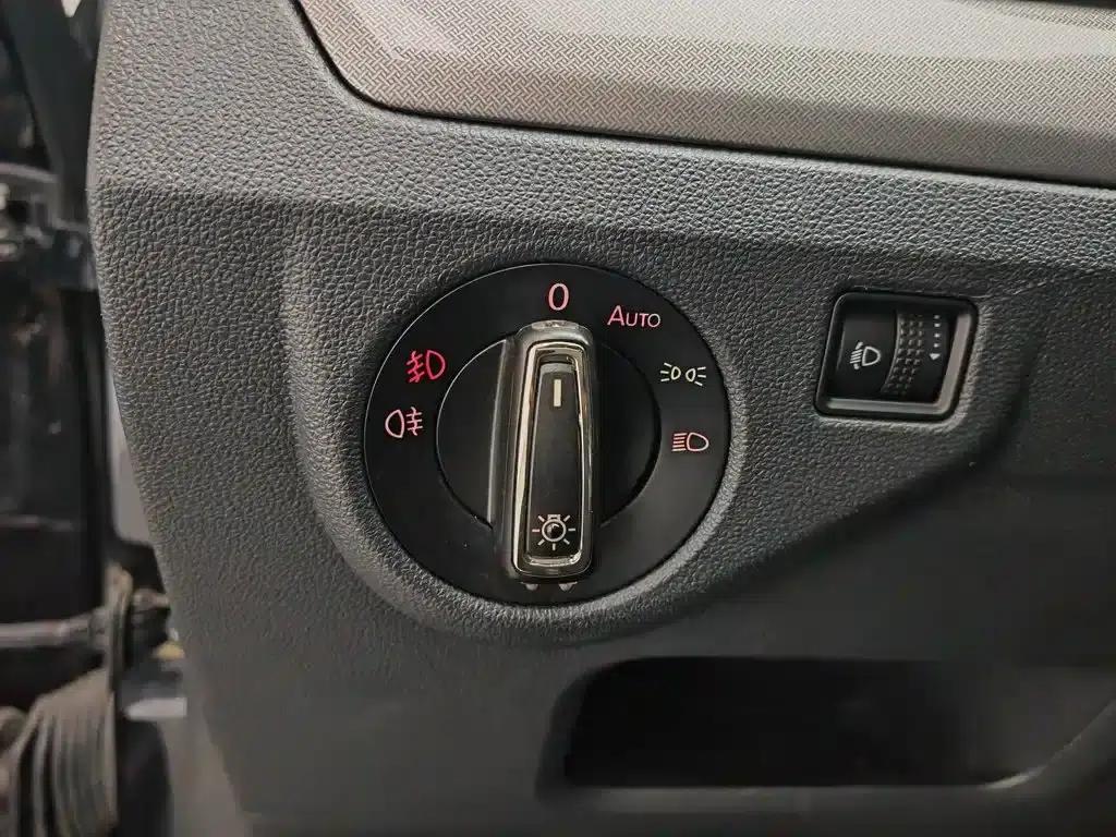 2017 Volkswagen Lavida 1.6L Automatic Comfort Edition — миниатюра 21