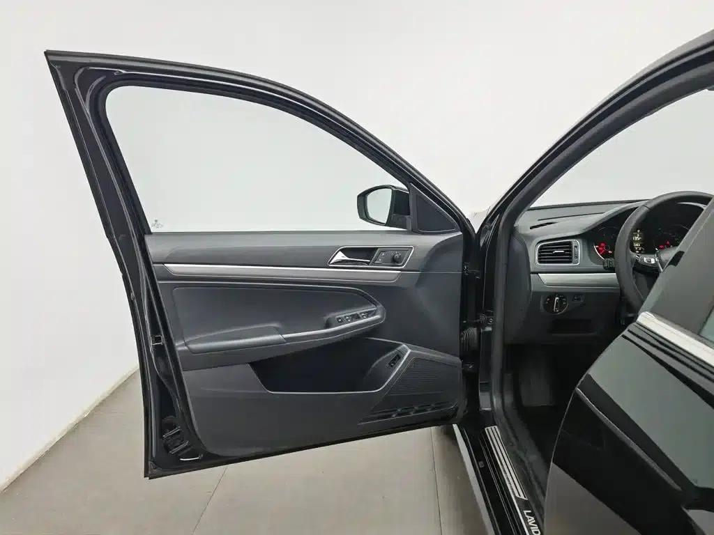 2017 Volkswagen Lavida 1.6L Automatic Comfort Edition — миниатюра 8