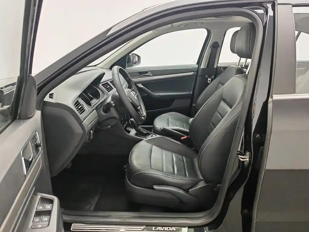 2017 Volkswagen Lavida 1.6L Automatic Comfort Edition — миниатюра 10