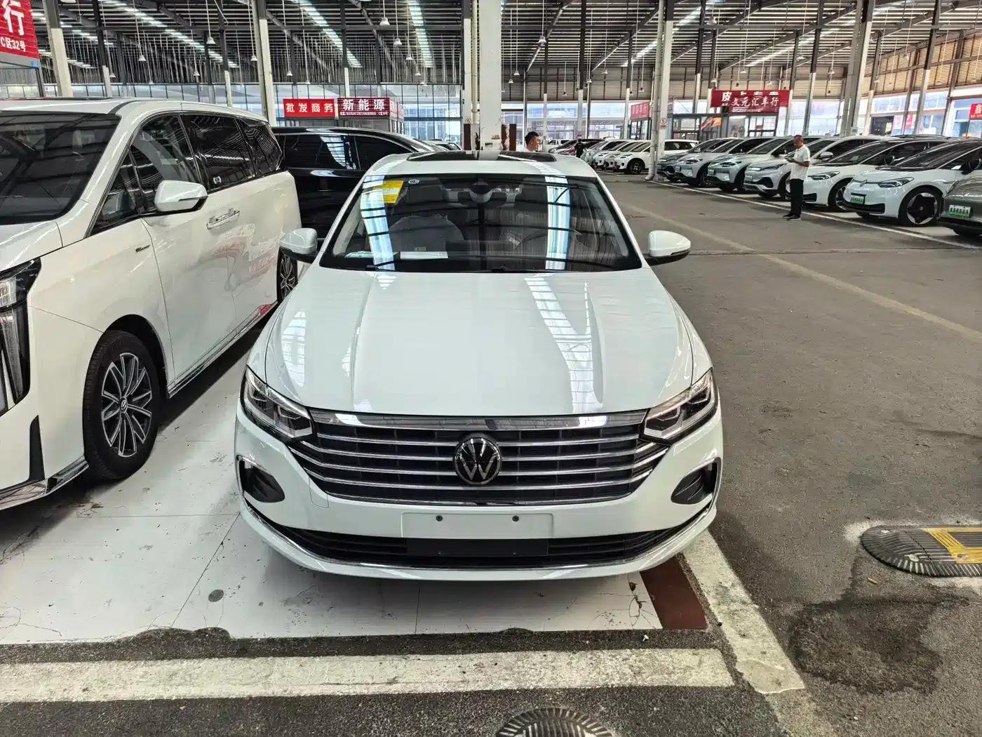 2024 Volkswagen Lavida 1.5L Automatic Five Million Edition — миниатюра 2