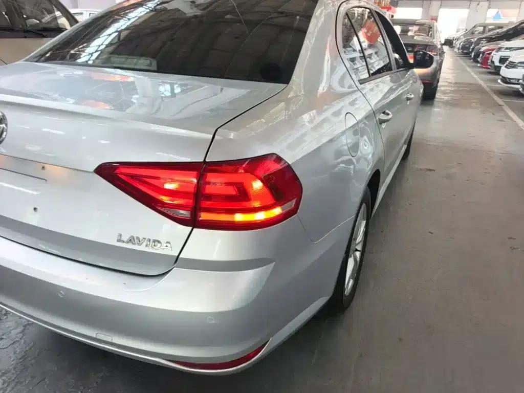 2017 Volkswagen Lavida 1.6L Automatic Fashion Edition — миниатюра 8