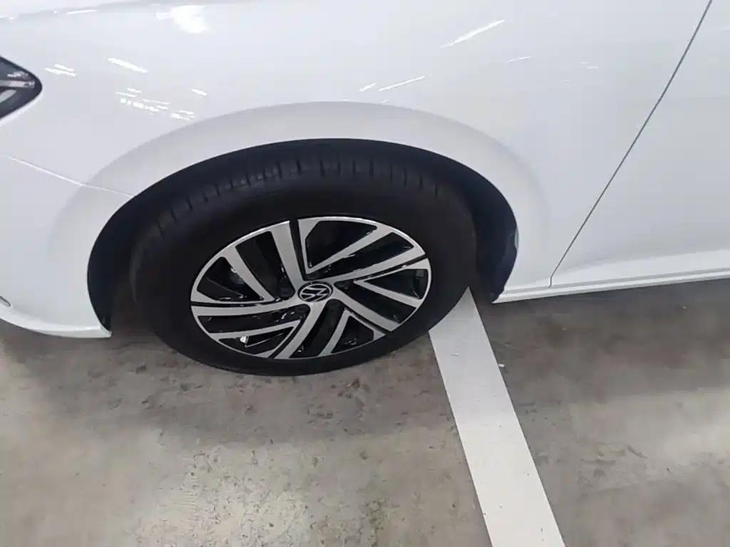 2024 Volkswagen Lavida 1.5L Automatic Five Million Edition — миниатюра 23