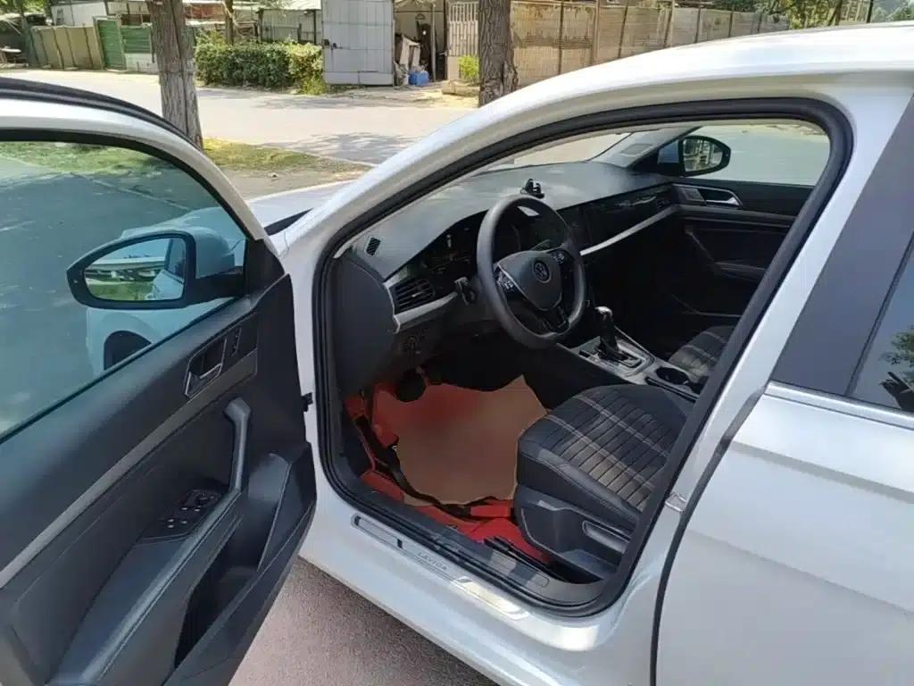 2022 Volkswagen Lavida 1.5L Automatic Vision Edition — миниатюра 16