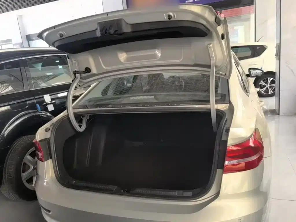 2018 Volkswagen Lavida 1.5L Automatic Fashion Edition (National V Emission Standard) — миниатюра 19
