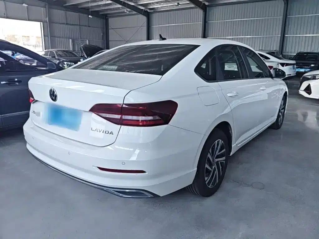 2022 Volkswagen Lavida 1.5L Automatic Comfort Edition — миниатюра 7