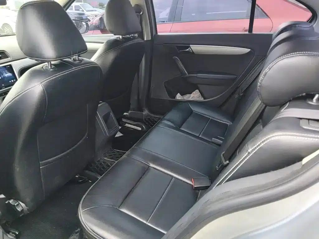 2013 Volkswagen Lavida Classic Facelift 1.6L Automatic Fashion Edition — миниатюра 17