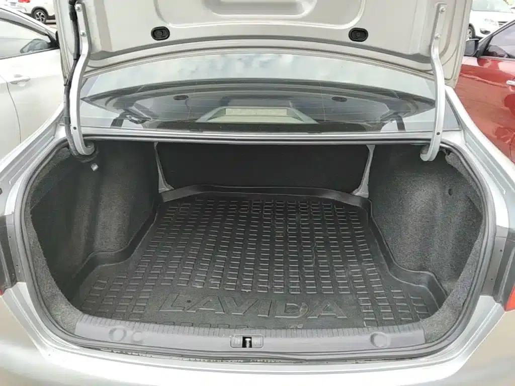 2013 Volkswagen Lavida Classic Facelift 1.6L Automatic Fashion Edition — миниатюра 19
