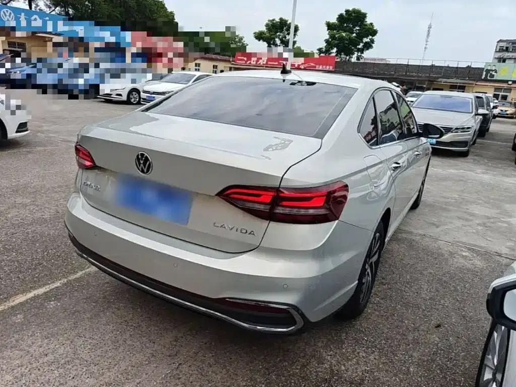 2023 Volkswagen Lavida 1.5L Automatic Five Million Edition — миниатюра 7