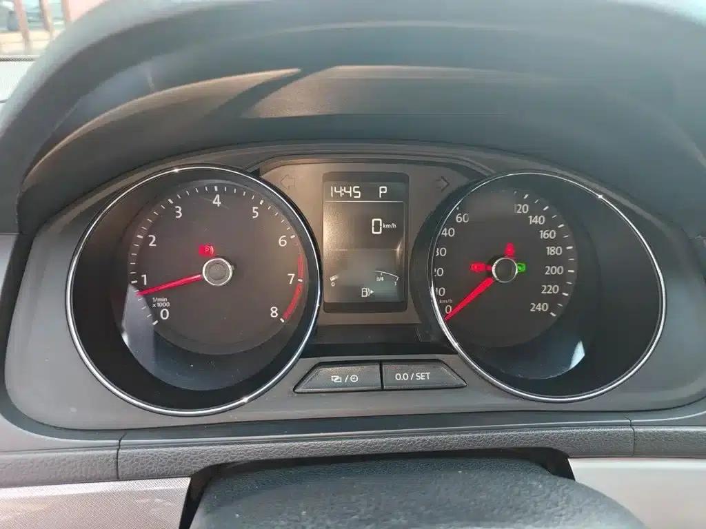 2015 Volkswagen Lavida 1.6L Automatic Comfort Edition — миниатюра 4