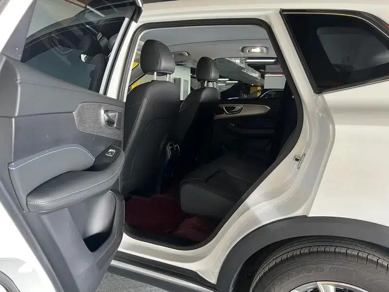 Roewe RX5 2023 PLUS 330TGI Automatic Trendsetting Smart Edition — миниатюра 18