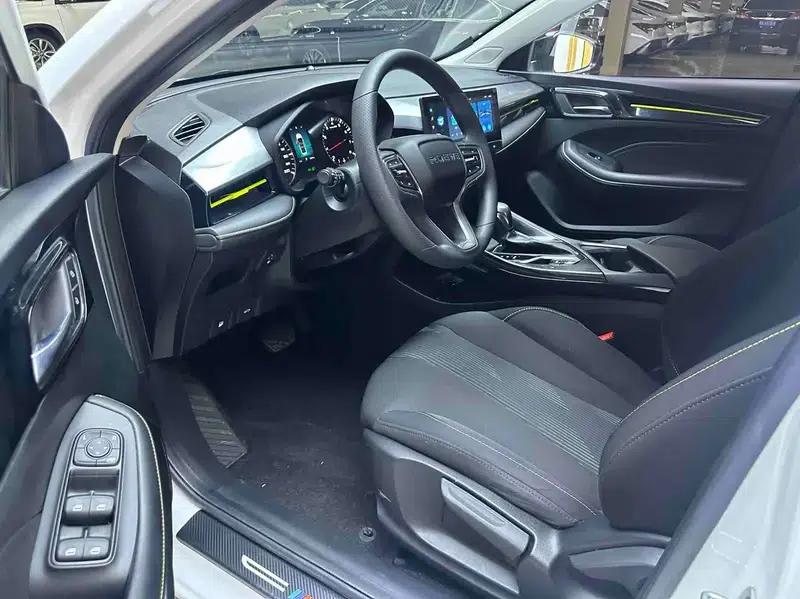 Roewe i5 2021 1.5L CVT Platinum Edition — миниатюра 9