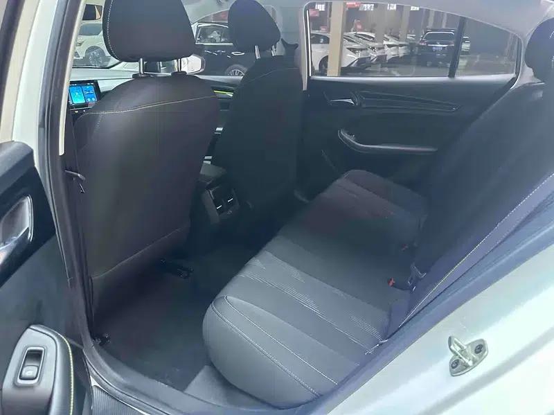 Roewe i5 2021 1.5L CVT Platinum Edition — миниатюра 10