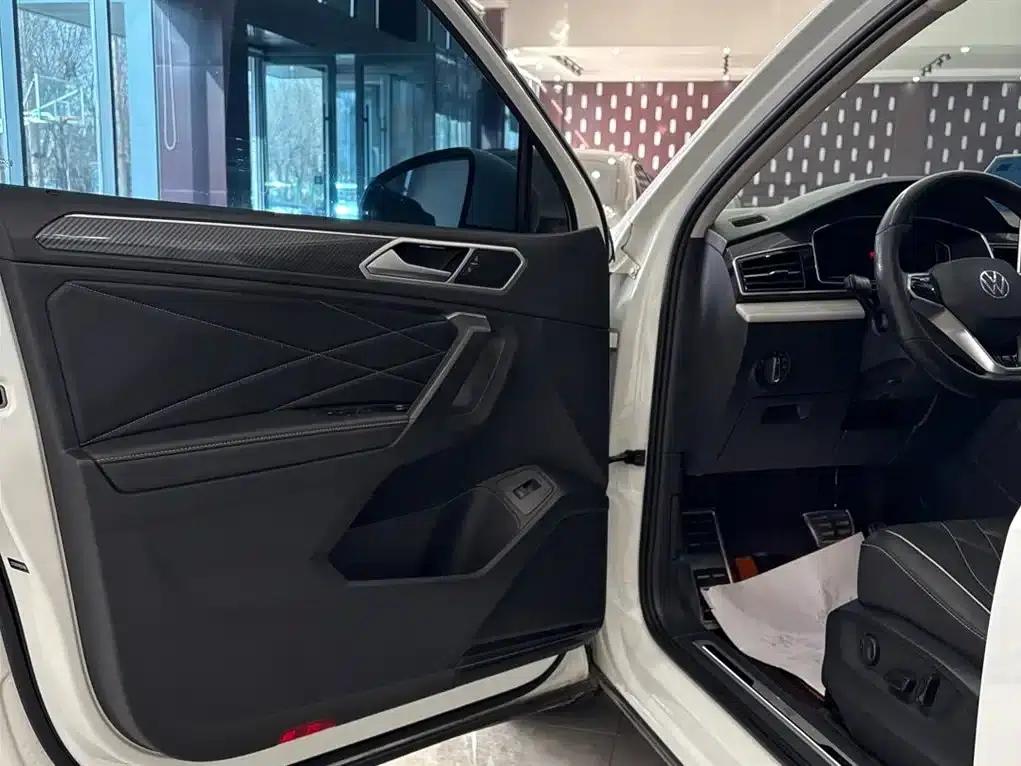 Tiguan L 2023 Facelift 330TSI Automatic 2WD R-Line Premium Edition — миниатюра 11
