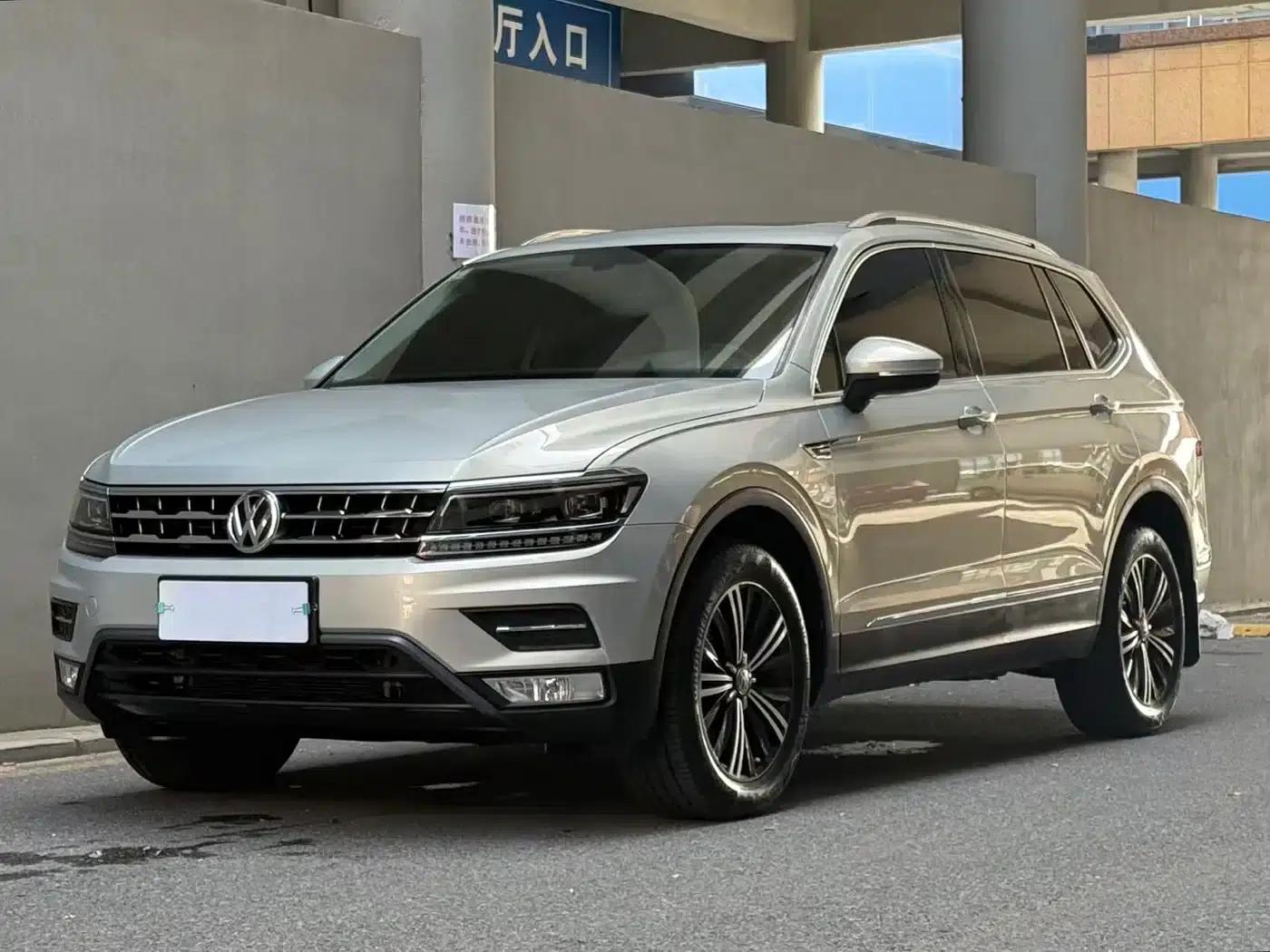 Tiguan L 2018 380TSI Automatic 4WD Luxury Edition — миниатюра 1