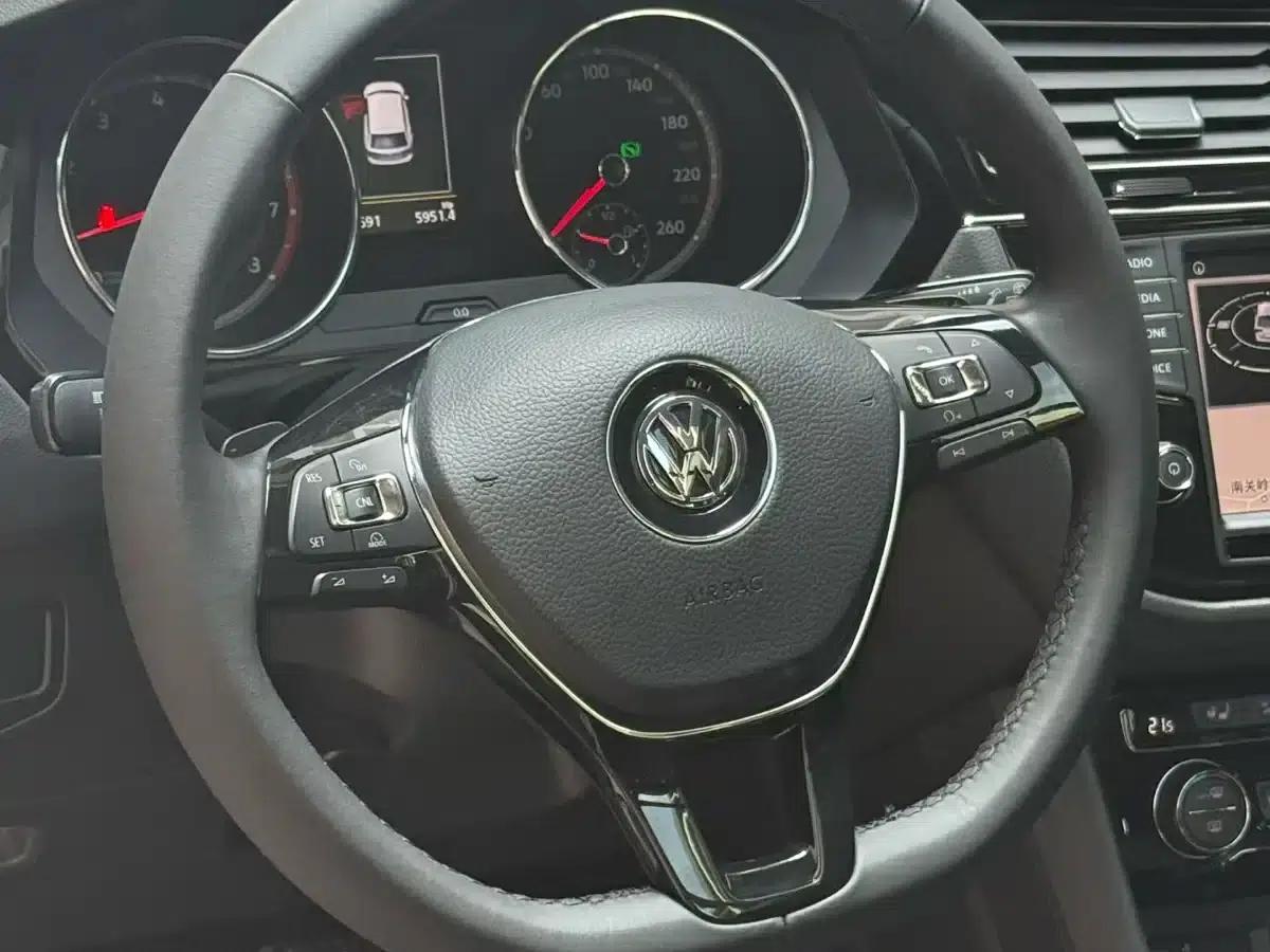 Tiguan L 2018 380TSI Automatic 4WD Luxury Edition — миниатюра 3