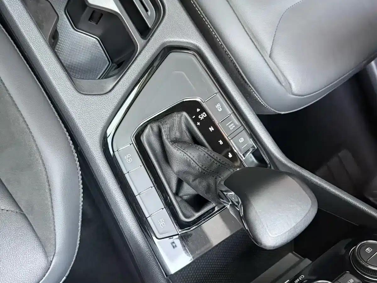 Tiguan L 2018 380TSI Automatic 4WD Luxury Edition — миниатюра 5