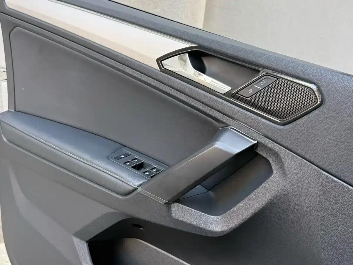 Tiguan L 2018 380TSI Automatic 4WD Luxury Edition — миниатюра 6