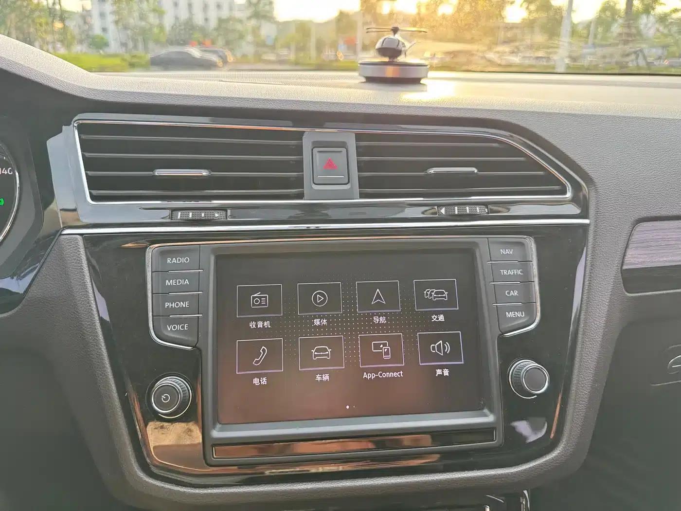 Tiguan L 2018 330TSI Automatic 2WD Flagship Edition — миниатюра 11