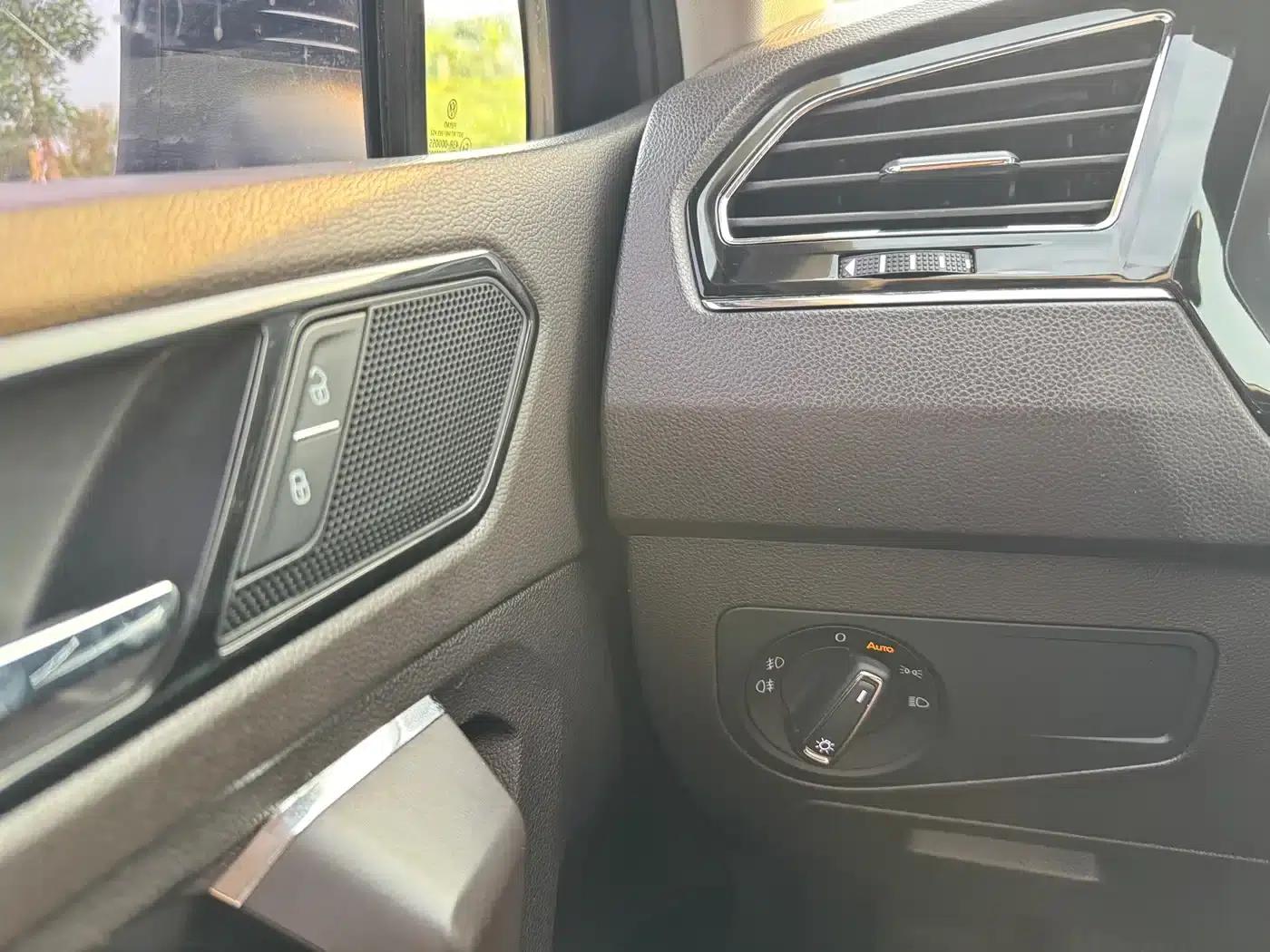 Tiguan L 2018 330TSI Automatic 2WD Flagship Edition — миниатюра 16