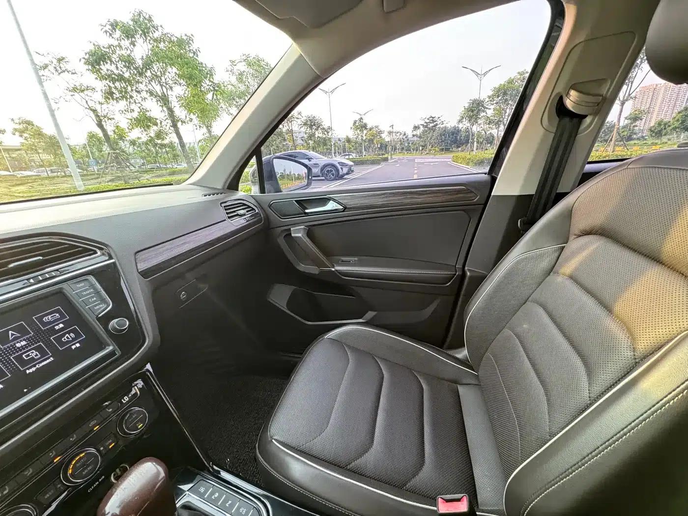 Tiguan L 2018 330TSI Automatic 2WD Flagship Edition — миниатюра 18
