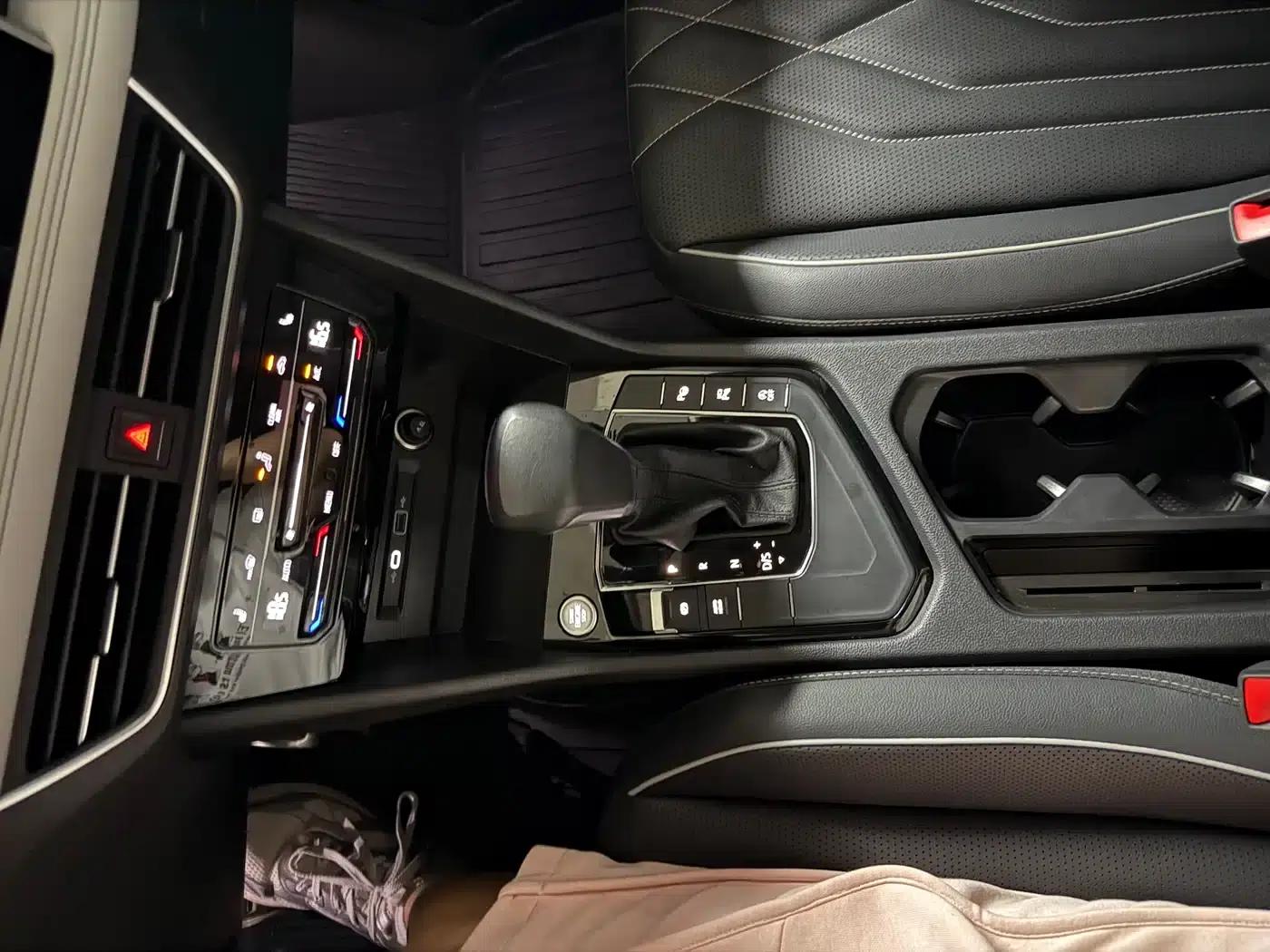 Tiguan L 2024 330TSI Automatic 2WD R-Line Premium Edition — миниатюра 8