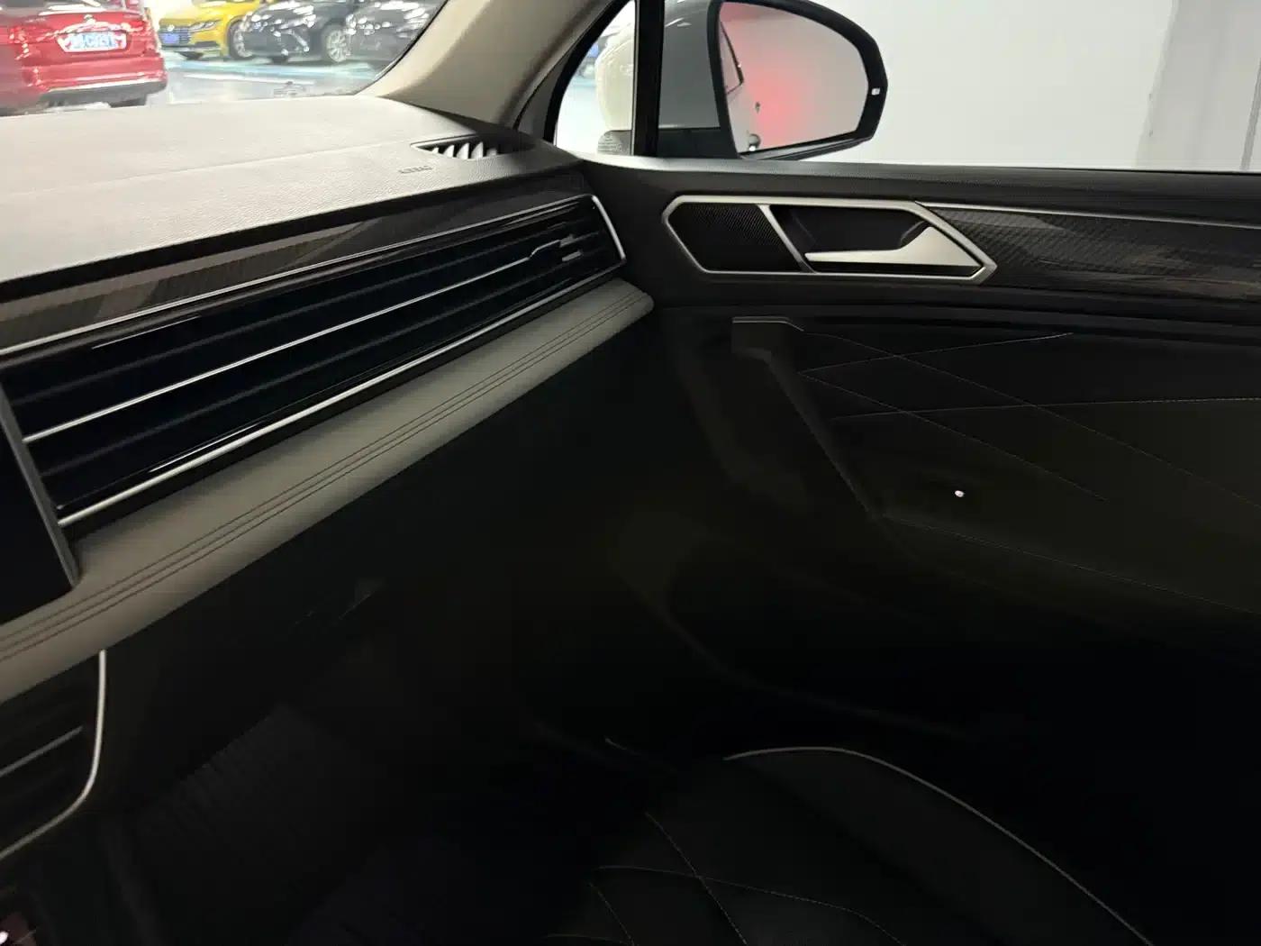 Tiguan L 2024 330TSI Automatic 2WD R-Line Premium Edition — миниатюра 9