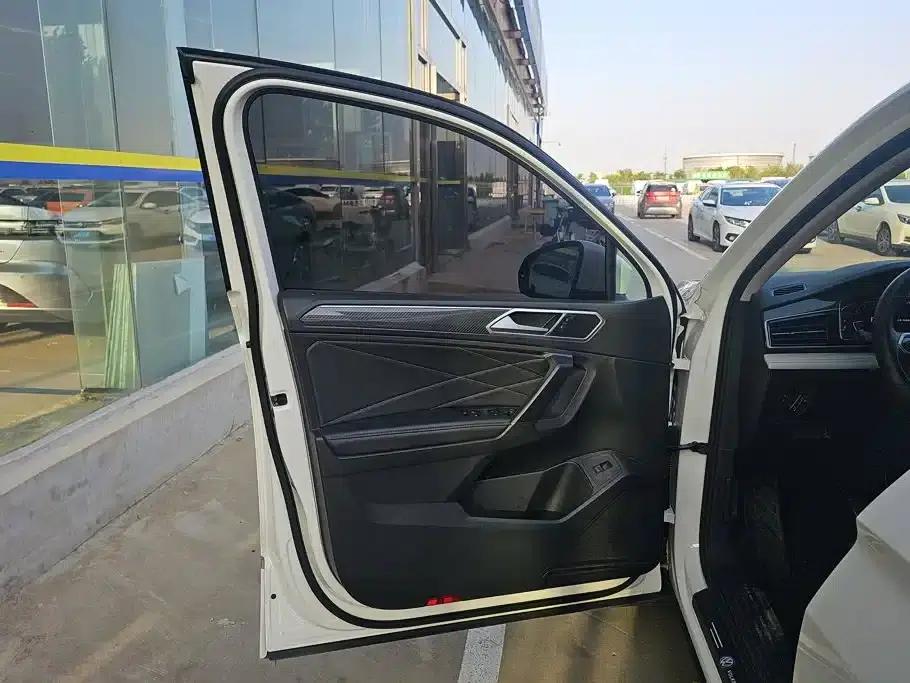 Tiguan L 2022 330TSI Automatic 2WD R-Line Premium Edition — миниатюра 7