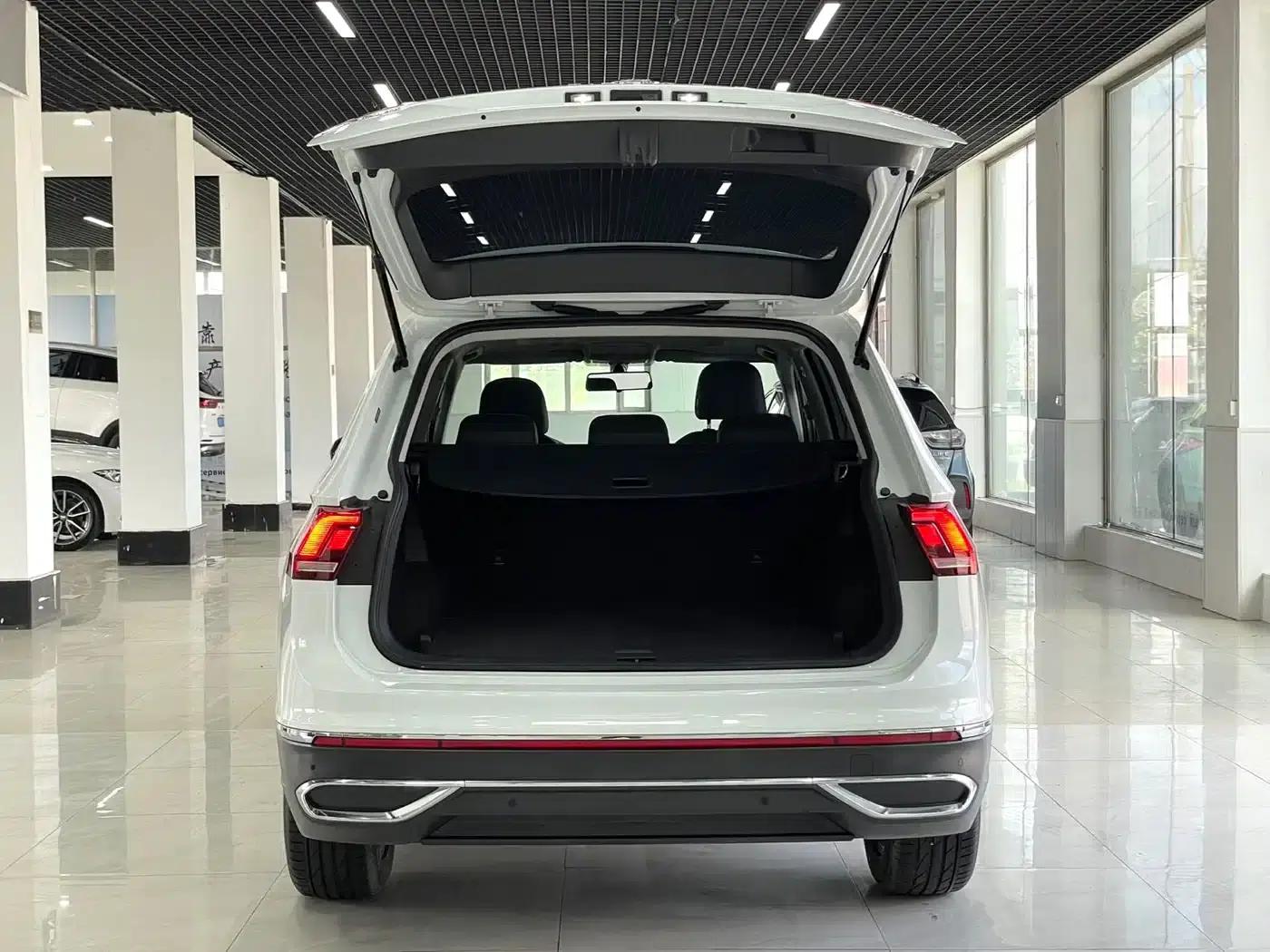 Tiguan L 2023 280TSI Automatic 2WD Trendy Limited Edition — миниатюра 17