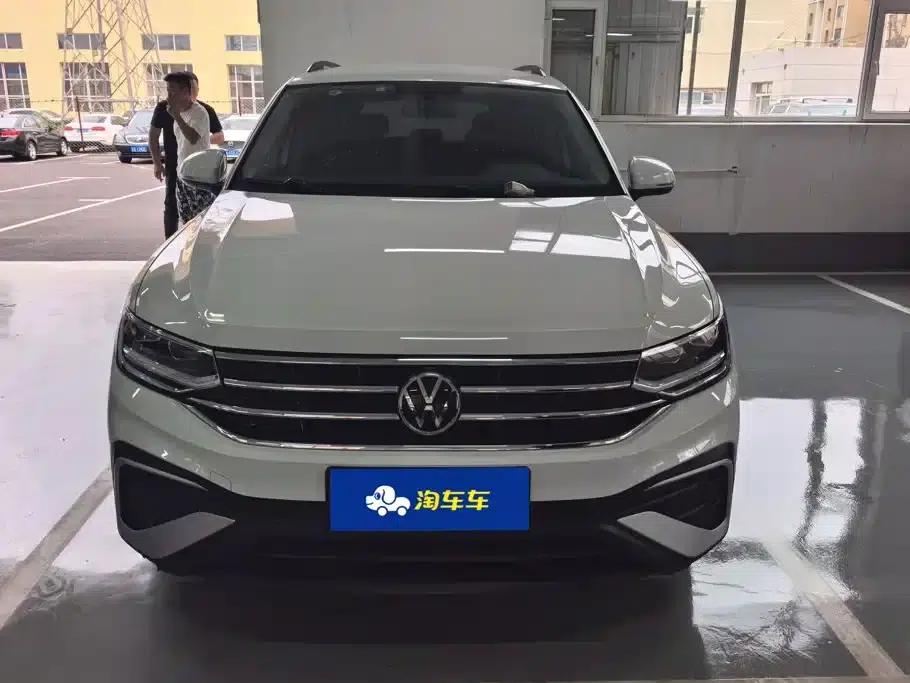 Tiguan L 2023 330TSI Automatic 2WD Comfort Edition — миниатюра 2