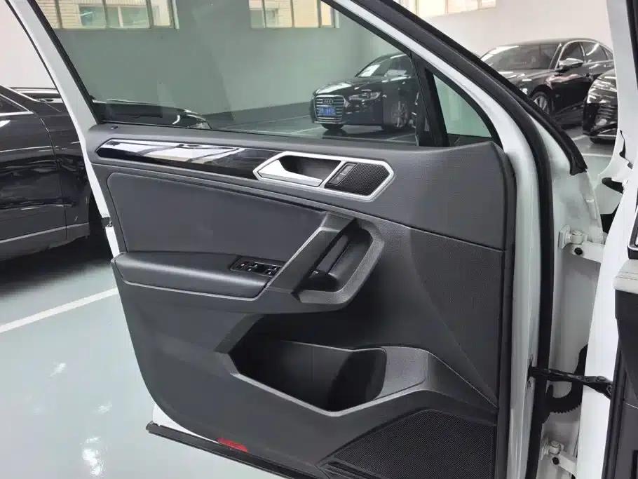 Tiguan L 2023 330TSI Automatic 2WD Comfort Edition — миниатюра 7