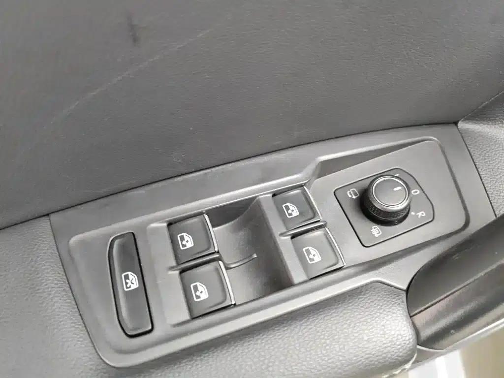 Tiguan L 2019 330TSI Automatic 2WD Smart Luxury Edition (National V Emission Standard) — миниатюра 9