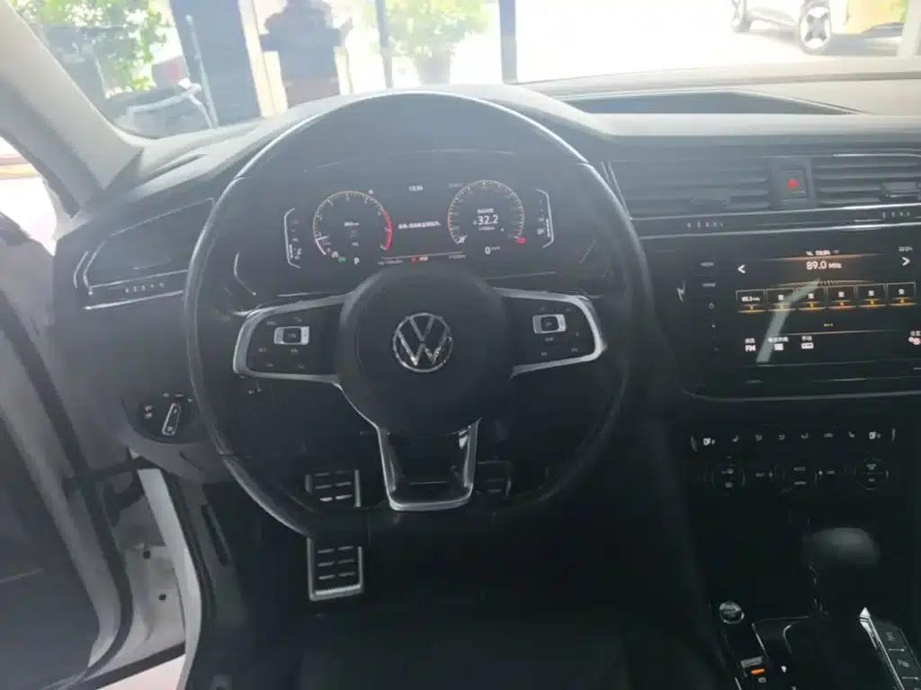 Tiguan L 2021 330TSI Automatic 2WD R-Line Premium Edition — миниатюра 11
