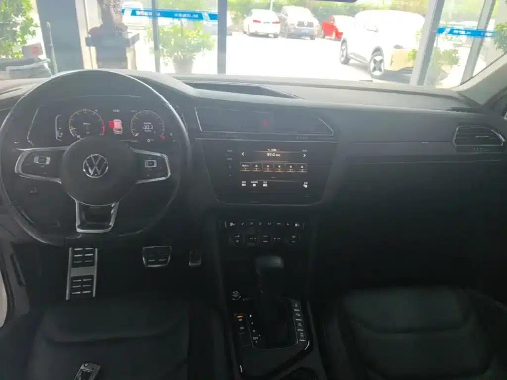Tiguan L 2021 330TSI Automatic 2WD R-Line Premium Edition — миниатюра 10