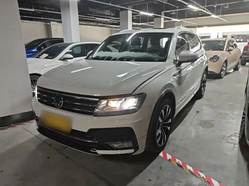 Tiguan L 2021 330TSI Automatic 2WD R-Line Premium Edition — миниатюра 1