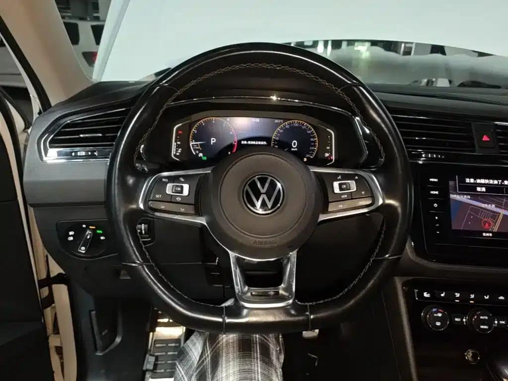Tiguan L 2021 330TSI Automatic 2WD R-Line Premium Edition — миниатюра 11