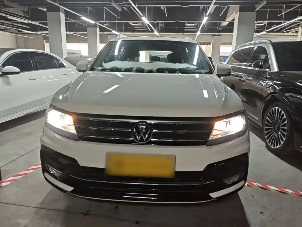 Tiguan L 2021 330TSI Automatic 2WD R-Line Premium Edition — миниатюра 3