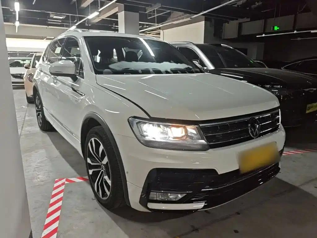 Tiguan L 2021 330TSI Automatic 2WD R-Line Premium Edition — миниатюра 4