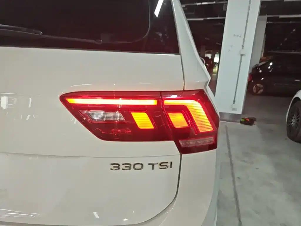 Tiguan L 2021 330TSI Automatic 2WD R-Line Premium Edition — миниатюра 8