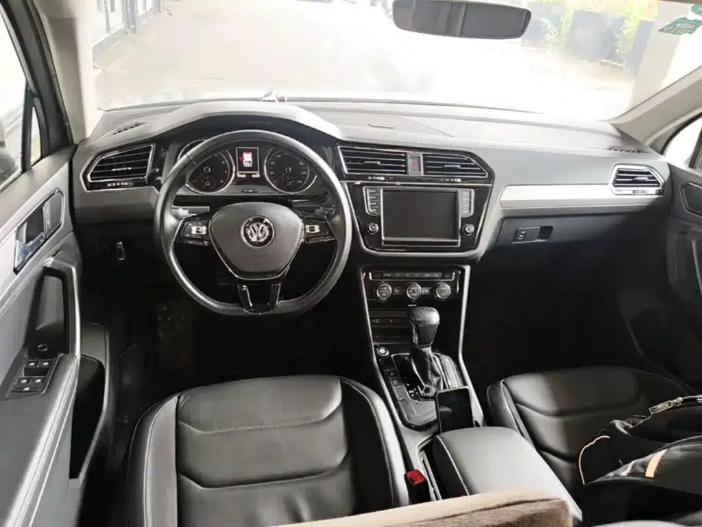 Tiguan L 2017 330TSI Automatic 2WD Luxury Edition — миниатюра 16