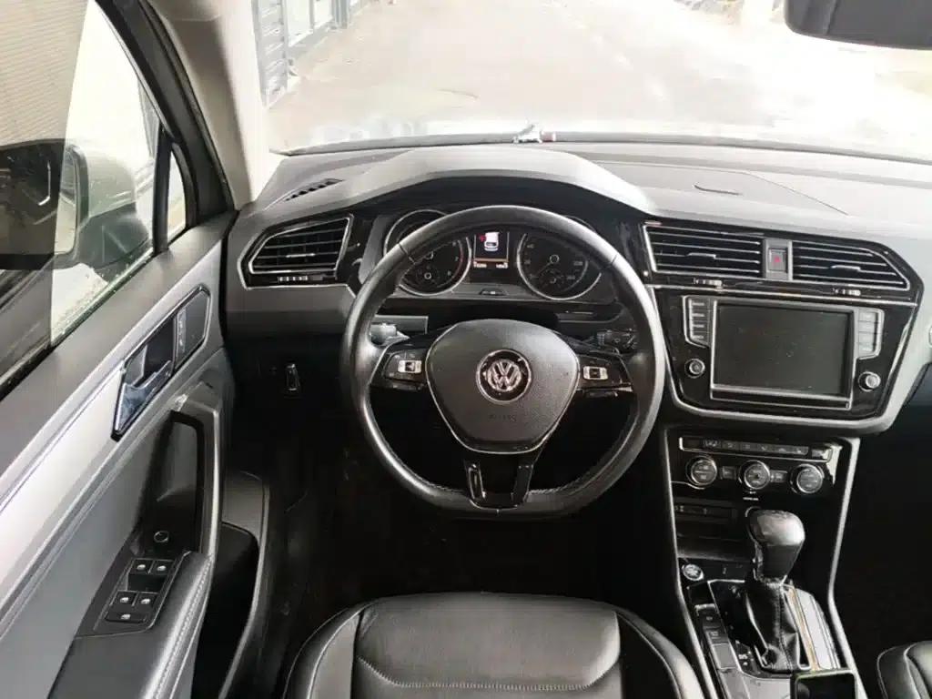 Tiguan L 2017 330TSI Automatic 2WD Luxury Edition — миниатюра 17