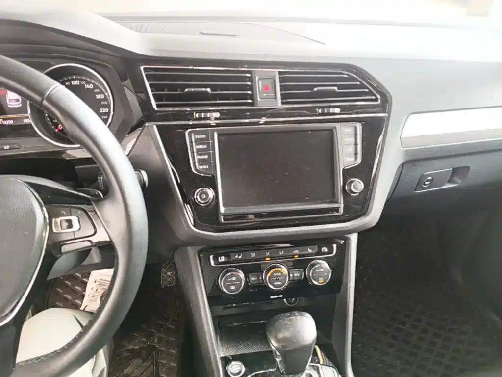 Tiguan L 2017 330TSI Automatic 2WD Luxury Edition — миниатюра 20