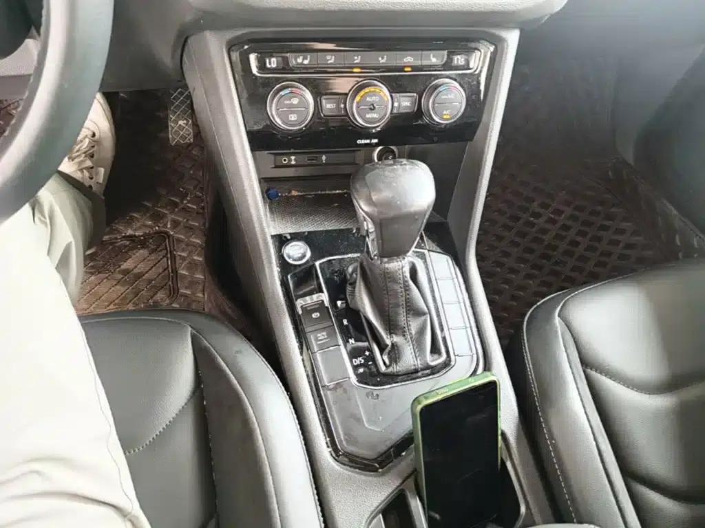 Tiguan L 2017 330TSI Automatic 2WD Luxury Edition — миниатюра 21