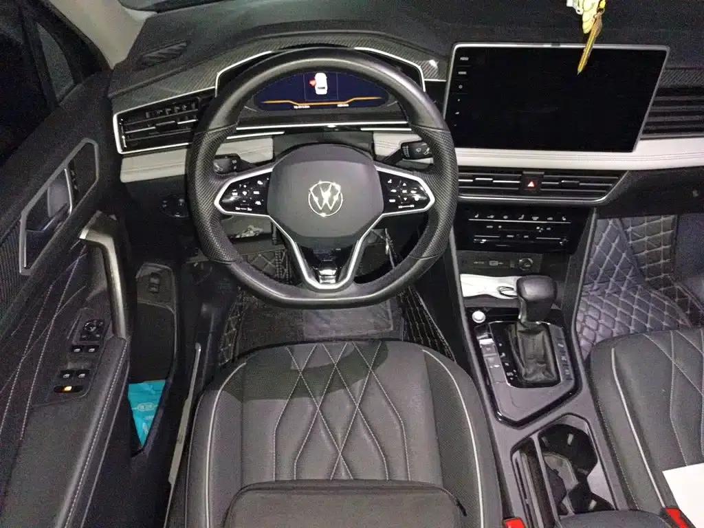 Tiguan L 2023 330TSI Automatic 2WD R-Line Premium Edition — миниатюра 3