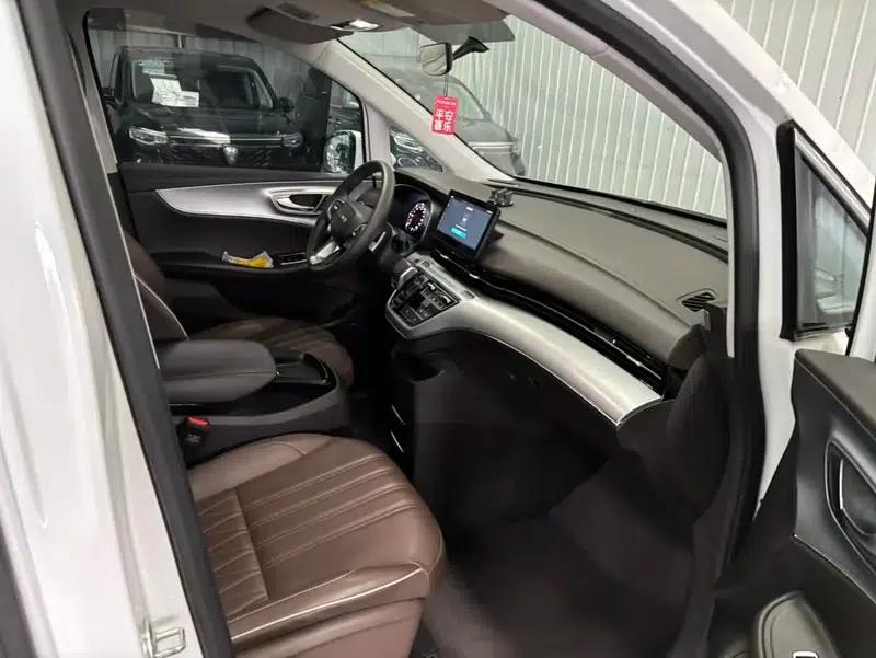 Roewe iMAX8 2023 400TGI Comfort Edition — миниатюра 8