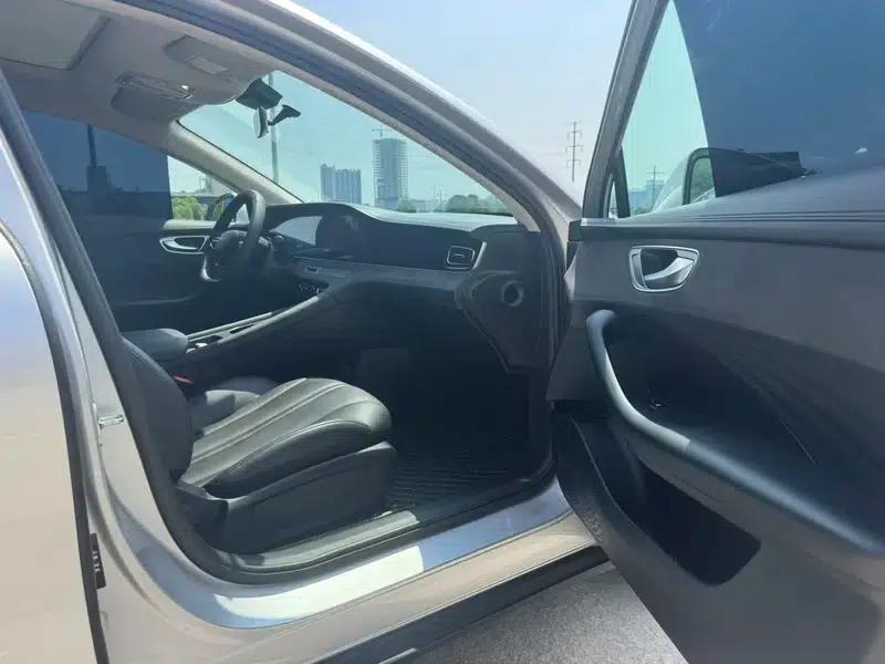 Roewe D7 DMH 2025 125 World Champion Excellence Edition — миниатюра 16