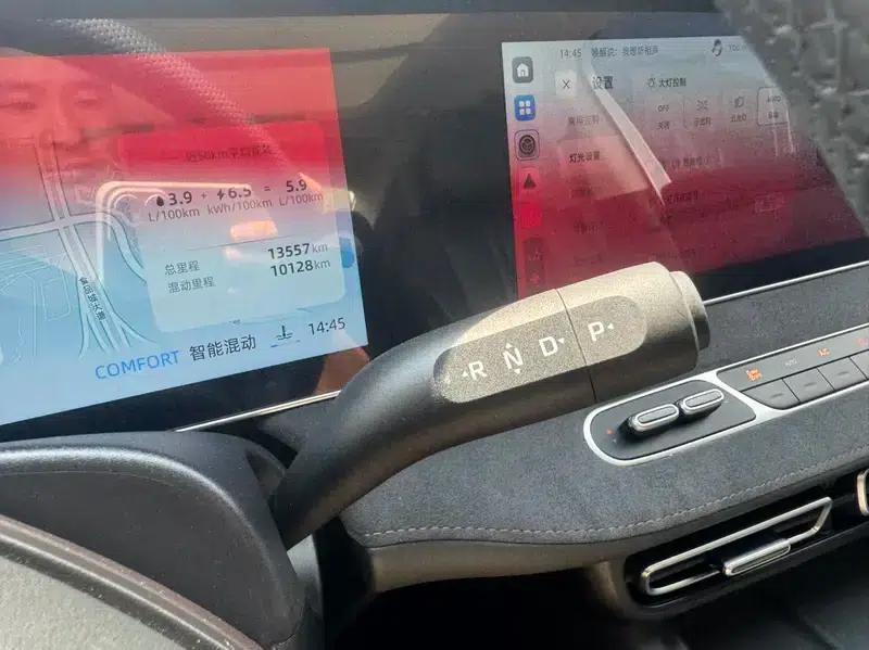 Roewe D7 DMH 2025 125 World Champion Excellence Edition — миниатюра 23